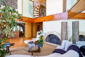 Architectural Beach House Photo 3