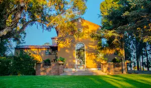 Silverlake Mansion Photo 4