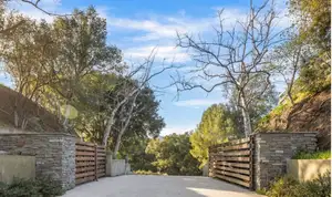 Where Oaks Meet Luxury, Calabasas Photo 2