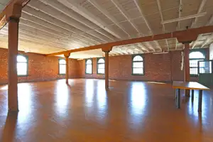 Warehouse No.310 Photo 2