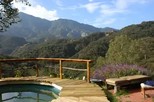 Rustic Mountain Cottage Photo 3