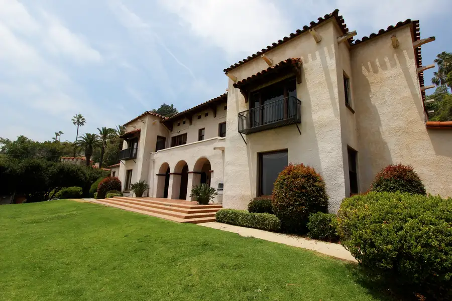 Old Hollywood Revival Photo 1