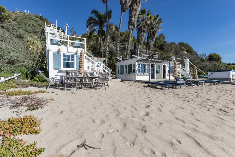 Private Beach &amp; Bluff Resort Photo 1