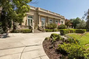 Pasadena Renaissance Photo 4