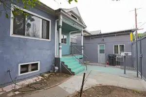 D.T.L.A - Stripped House Photo 2