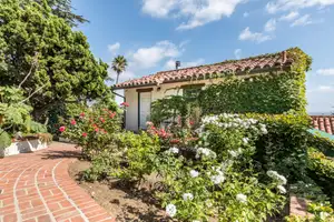 California Hideaway in the Heart of the Hollywood Photo 3