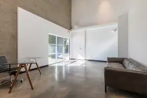 Large Studio Photo 2