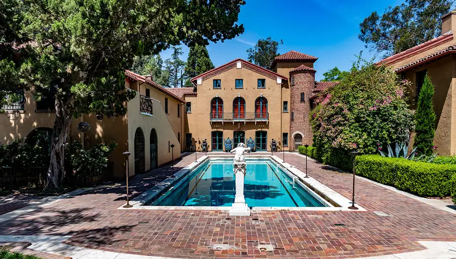 Silverlake Mansion Photo 1