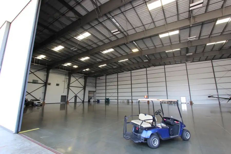 Hangar No.10 Photo 1