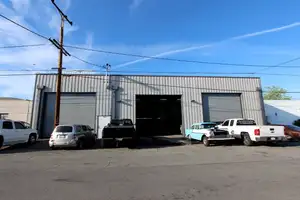 Muscle Car Garage Photo 2