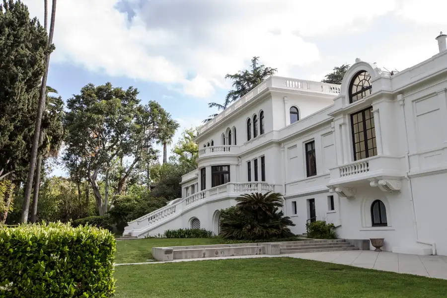 Alabaster Manor Photo 1