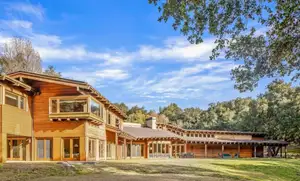 Where Oaks Meet Luxury, Calabasas Photo 4