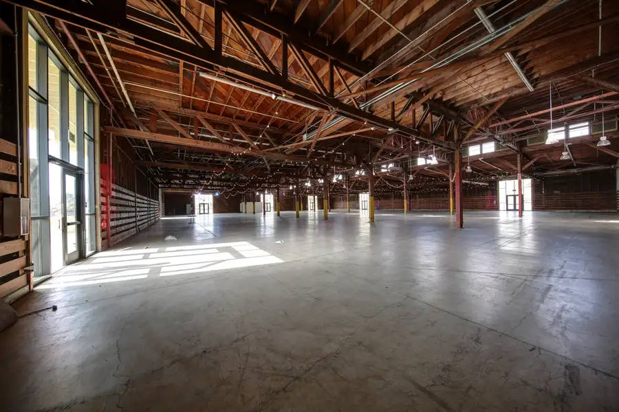 Warehouse No.510 Photo 1