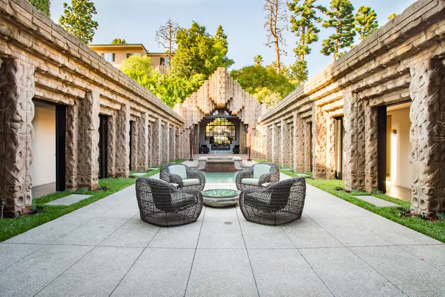 Exotic No.310 Photo 1