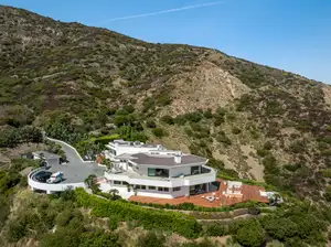 Malibu Blufftop Estate Photo 4