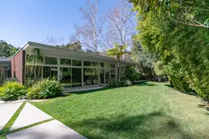 Mid-Century Modern Zen Photo 4
