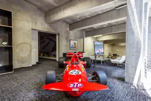 Tony Stark's Garage Photo 3