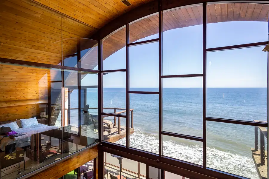Architectural Beach House Photo 1