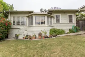 Silver Lake Craftsman House With Sunroom Photo 3