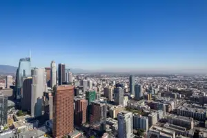 Downtown Luxury Hotel Photo 3