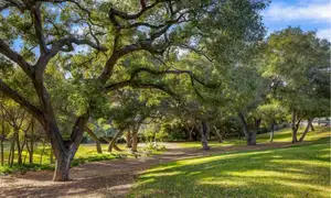 Where Oaks Meet Luxury, Calabasas Photo 3