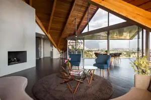 Gesner Hollywood Hills Photo 3