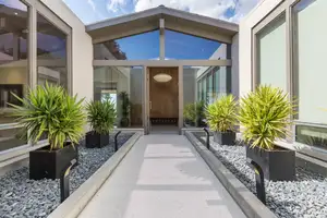 Modern No.107 Photo 2