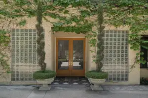 Ivy Covered Dream Photo 3