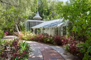 Garden Paradise Photo 4