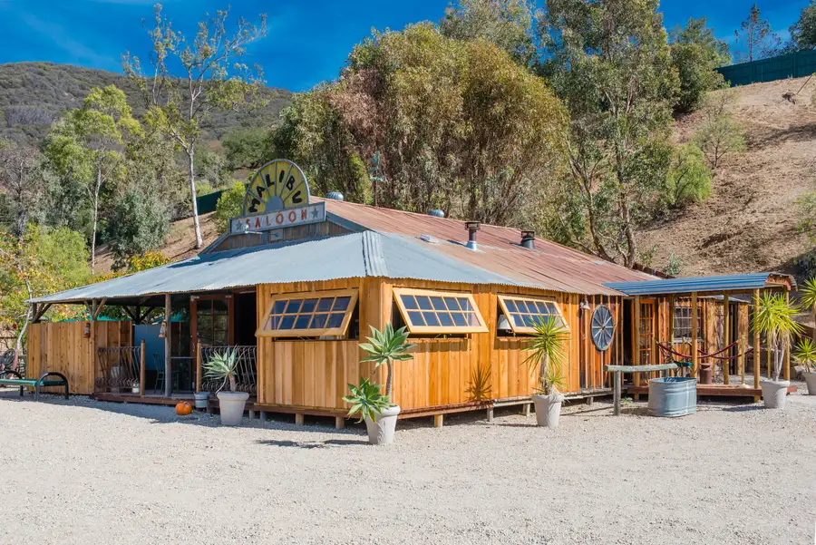 Malibu Roadhouse Photo 1