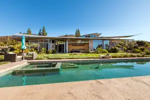747 Wing House Photo 3