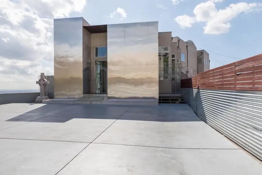 Modern No.100 Photo 1