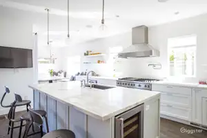 Newly Renovated Craftsman Photo 4