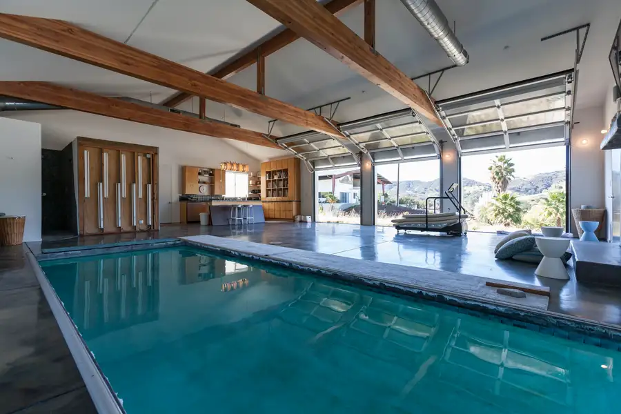Rad Pool House Photo 1