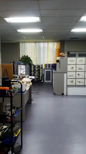 Spacious Warehouse/office/ and private parking. Photo 3
