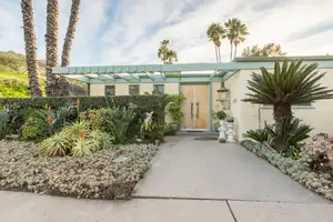 Glitz &amp; Glamour Photo 3