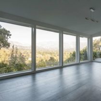 mid-century-natural-light-home-with-hillside-view-03