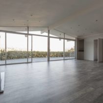 mid-century-natural-light-home-with-hillside-view-09