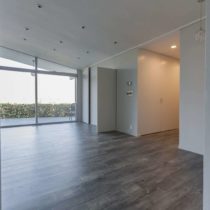 mid-century-natural-light-home-with-hillside-view-13