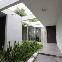 minimalist-open-floor-modern-12
